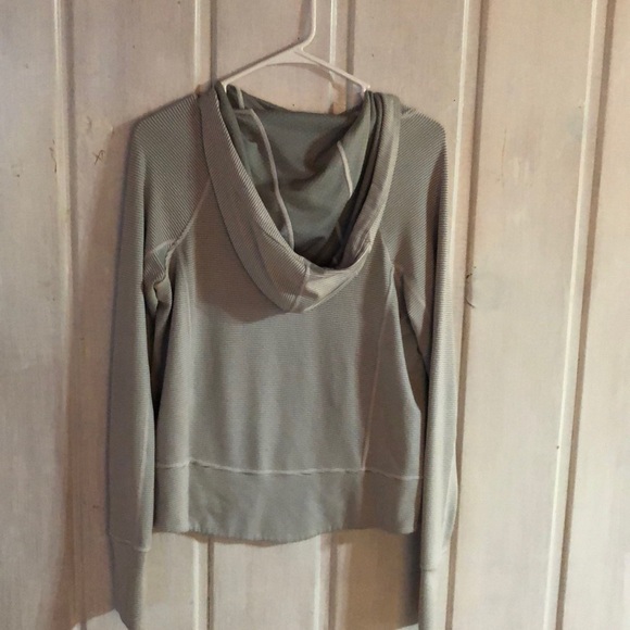 Athleta pullover hoodie. EUC - Picture 4 of 4